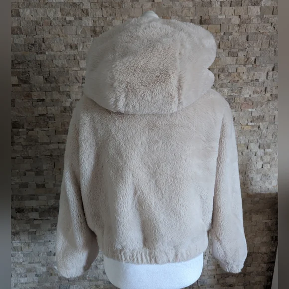 Faux Fur Hooded Cream Beige Cropped Jacket Elevated Loungewear Quiet Luxury XS - Picture 4 of 13